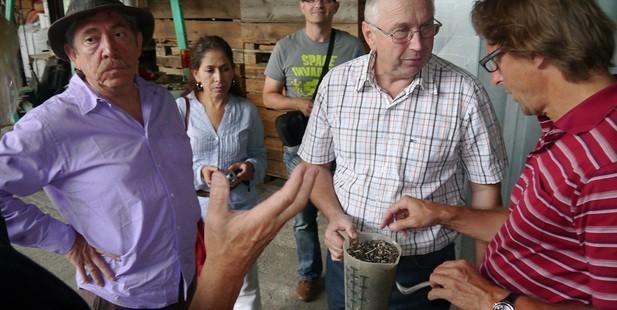 Wolfgang Löser mittig - rechts /Fotoquelle: Verein für Energie-Autarkie