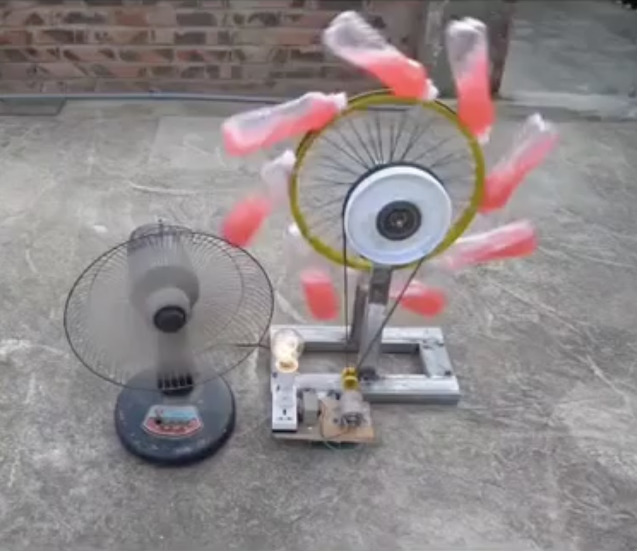 Experiment mit einem Rad und halbgef&uuml;llten Flaschen